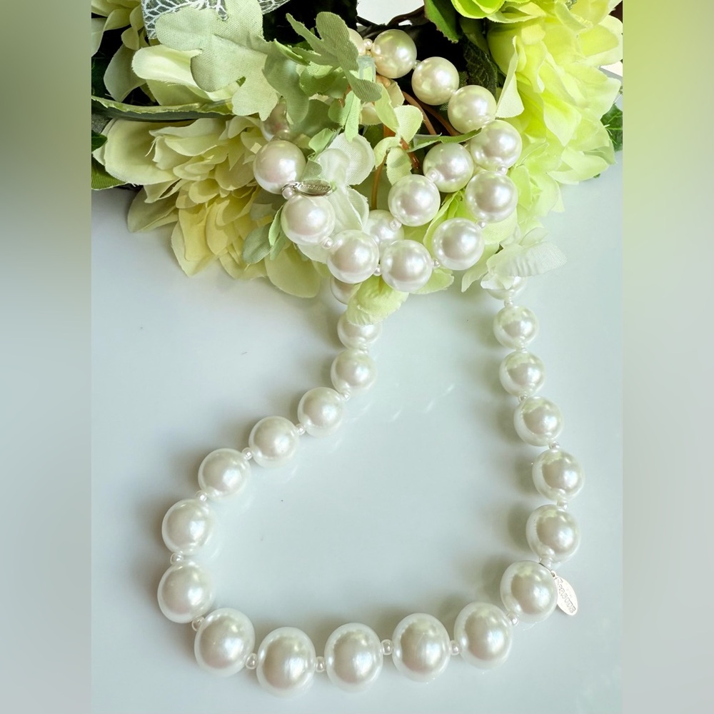 Seasons Faux Pearl Choker White Necklace & Bracelet